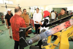 Tinjau SMAN Olahraga Jatim, Khofifah Soroti Banyak Sarana Prasarana yang Harus Diperbaiki!