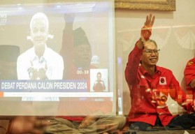 Nobar Debat Capres, PDIP Surabaya: Ganjar Keren, Tampil Sat-set dan Orisinil!