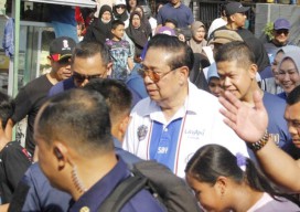 Dielu-elukan Ribuan Warga saat Jalan Sehat di Kediri, Karisma SBY Belum Luntur!