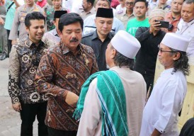 11 Pesantren di Surabaya Terima Sertifikat Tanah Wakaf, Emil: Sangat Dibutuhkan Agar Tak Diselewengkan!