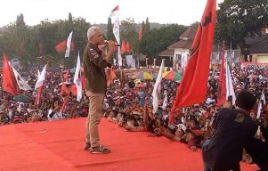 Kampanye di Tuban Ganjar Sebut 03 Makin Dipersulit dan Ditekan, Pendukungnya: Lawan!