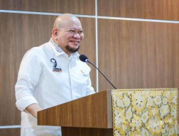 Kepemimpinan Khofifah-Emil Berakhir, Ketua DPD RI Soroti Kemiskinan di Jatim yang Belum Tuntas!