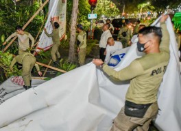 Sisir APK yang Masih Terpasang di Masa Tenang, Satpol PP Surabaya Kerahkan 35 Truk!