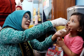 Tak Mau Anak-anak di Surabaya Lumpuh! Istri Eri Cahyadi Target Imunisasi Polio Kedua 100 Ribu per Hari