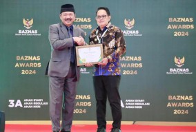 Baru 14 Hari Jadi Pj Gubernur Jatim Adhy Karyono Sabet Penghargaan Baznas, Apa Kontribusinya dalam Zakat?