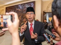 DPRD Surabaya Dukung Terobosan Pemkot Terapkan Program Satu Gamis Satu Sarjana