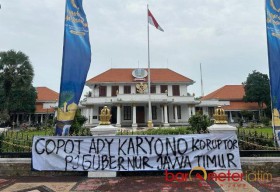 Aktivis Kembali Geruduk Gedung KPK dan Grahadi: Usut LHKPN Adhy Karyono dan Copot dari Pj Gubernur Jatim!