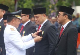 Kota Pahlawan Raih 2 Penghargaan di Hari Otoda, DPRD Surabaya Puji Kinerja Eri Cahyadi!