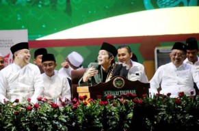 Gus Iqdam Pengajian Akbar di Kota Pahlawan: Saya Orang Blitar Bangga dengan Surabaya!