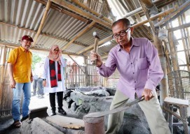 Pandai Besi Banyuwangi Bersaing dengan Produk Pabrikan, Jaga Kualitas Dikirim Luar Kota