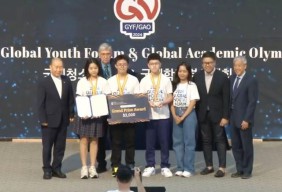 Harumkan Indonesia! 3 Siswa VITA Surabaya Taklukkan Kompetisi AI di Korsel