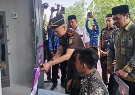 Dapat Bantuan Galeri Lukis dari Kajari Tuban, Seniman Difabel: Rasanya seperti Mimpi!