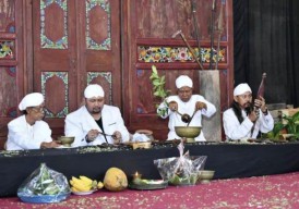 Jamasan Keris, Cara Cak Fauzi Rawat Budaya Leluhur sekaligus Tarik Wisatawan ke Sumenep