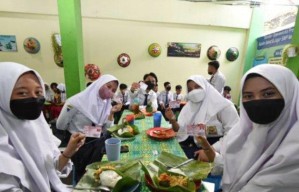 Gibran akan Simulasi Makan Bergizi Gratis di Surabaya, Relawan Eri Cahyadi Sambut Antusias