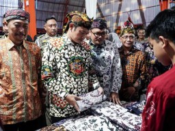 Koleksi Batik Lamongan Bertambah, Bupati Yuhronur Luncurkan 3 Motif Baru