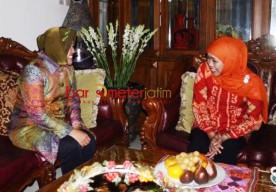 Khofifah Borong 14 Parpol di Pilgub Jatim, PDIP Lawan dengan Risma!