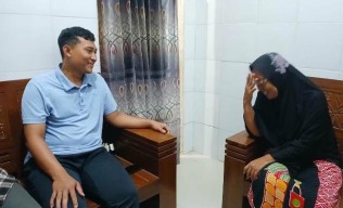 Kisah Pemuda di Tuban Rawat Ratusan Lansia, Terpanggil karena Jiwa Sosial Sang Ibu