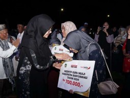 Ipuk Serahkan Insentif 14.119 Guru Ngaji: Mereka Ujung Tombak Pembelajaran Al Qur'an