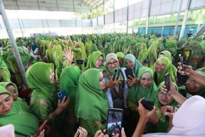 Ipuk Hadiri Pelantikan PAC Muslimat NU, Ajak Bangun Banyuwangi dari Arus Bawah