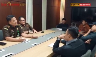 VIDEO: Dialog Ngegas GAM Jatim Vs Kejati Jatim soal Korupsi Hibah LPJU Lamongan (3)
