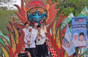 VIDEO: Kejar 2 Periode Pimpin Jatim, Khofifah-Emil Daftar ke KPU