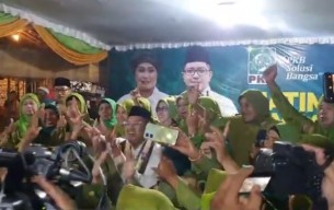 VIDEO: Ibu-ibu Muslimat NU Kawal Jagoan PKB di Pilgub Jatim, Gak Takut Khofifah Tuh?