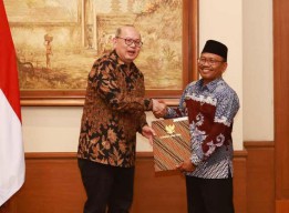 Ipuk Fiestiandani Bertarung Lagi di Pilkada Banyuwangi, Sugirah Resmi Plt Bupati!