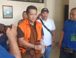 VIDEO: Terbukti Korupsi, Eks Kepala BPPD Sidoarjo Divonis 5 Tahun Penjara dan Bayar UP Rp 2,7 M!
