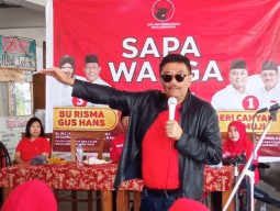 Djarot Hidayat di Hadapan Emak-emak: Risma Gubernur, SMA-SMK Negeri se-Jatim Gratis!