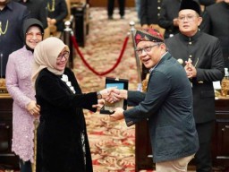 VIDEO: Rocky Gerung di Hadapan DPRD dan Pj Gubernur: Jatim Angka Korupsinya Tinggi!