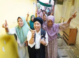 Tampil Khas Pakai Turban, Luluk Ngaku Masih Keturunan Pangeran Diponegoro