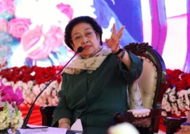 VIDEO: Megawati Ultimatum Kader PDIP Menangkan Risma-Gus Hans: Tak Nurut, Out!
