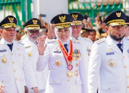 Khofifah Dilantik, Prabowo Ingatkan Kepala Daerah adalah Pelayan Rakyat!