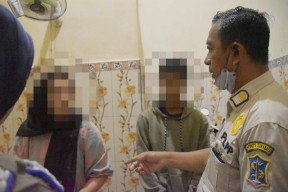 Razia Rumah Kos, Satpol PP Surabaya Temukan Nonpasutri dan Bayi Malnutrisi!