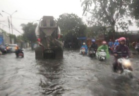 Lagi-lagi Surabaya Diterjang Banjir, BMKG Sebut Cuaca Ekstrem Penyebab Utama!