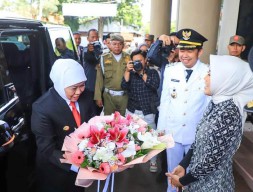 Pemerintah Bersiap Bangun Sekolah Rakyat, Khofifah Minta Kuota 40 ke Gus Ipul!