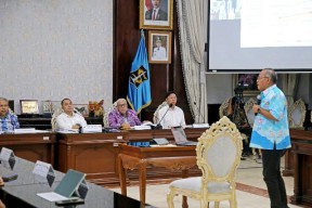 Eri Cahyadi Tantang Direktur RSUD Soewandhie Lakukan BLUD: Dokter Wani Gak?