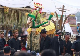 Melihat Ritual Seblang Olehsari Banyuwangi, Wisatawan: Saya Merinding!