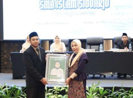 Haflah Akhirussanah SMA Islam Sidoarjo Berlangsung Istimewa, Siswa Diwisuda Orang Tua!