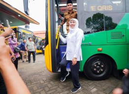 Khofifah Sebut 4,7 Juta Orang Naik Trans Jatim, Klaim Sumbang PAD Rp 20,4 M!