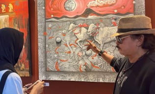 Pameran Tunggal, Khusnul Bahri Suguhkan 16 Karya Contemporary Ethnic
