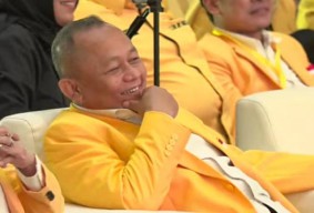 Kelakar Bahlil Terkecoh Pilih Sarmuji Jadi Sekjen Golkar: Semua Disapu Jawa Timur!