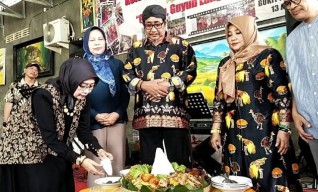 Syukuran Jadi Ketua PPLP-PT PGRI Tuban, Soedjarwoto Terharu Usai 15 Tahun Terpinggirkan!