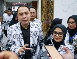 Eri Cahyadi Minta Guru di Surabaya Berkumpul 2 Bulan Sekali, Apa Tujuannya?