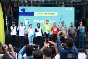 Etape Awal TdBI Lancar, Bupati Ipuk Acungi Jempol untuk Warga Banyuwangi!