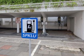 Eri Cahyadi Dukung Taksi Listrik Masuk Surabaya, Asal Penuhi 2 Syarat Ini!