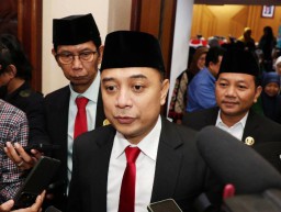 Dana Transfer Turun, Pendidikan dan Kesehatan Gratis di Surabaya Tetap Jalan!