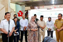 Banyuwangi Pilot Project Digitalisasi Bansos, Luhut Puji Ipuk: Itu Keren!