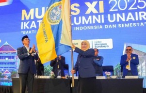 HUT ke-80 RI, Khofifah Ajak Unair Kibarkan Merah Putih di Seven Summits of Indonesia!