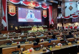 Dihujani Interupsi! Paripurna DPRD Jatim Bahas P-APBD 2025 Gagal Digelar